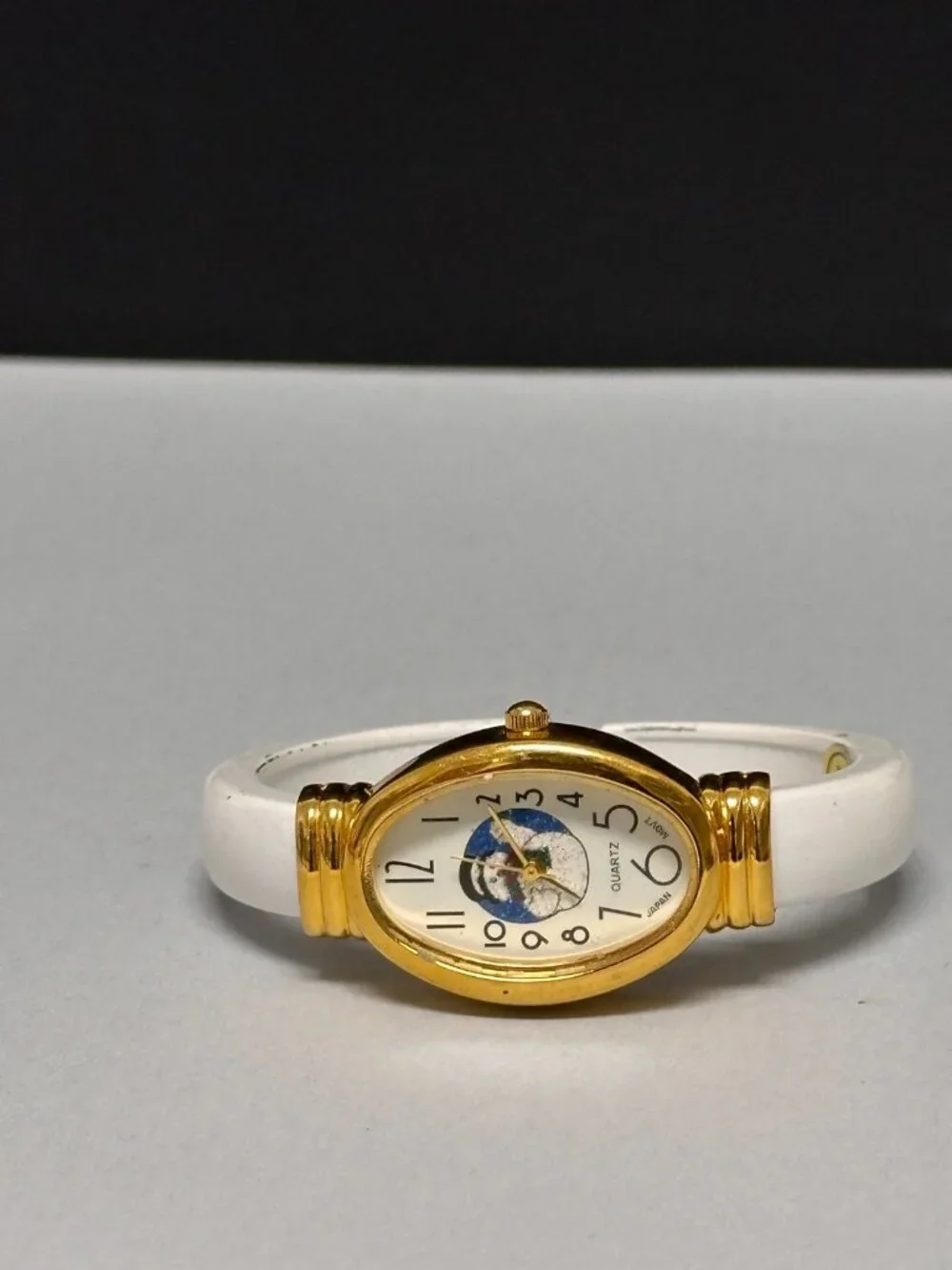 3/$30 Vintage Snowman Watch Women Gold Tone White Enamel Cuff Band 6.25